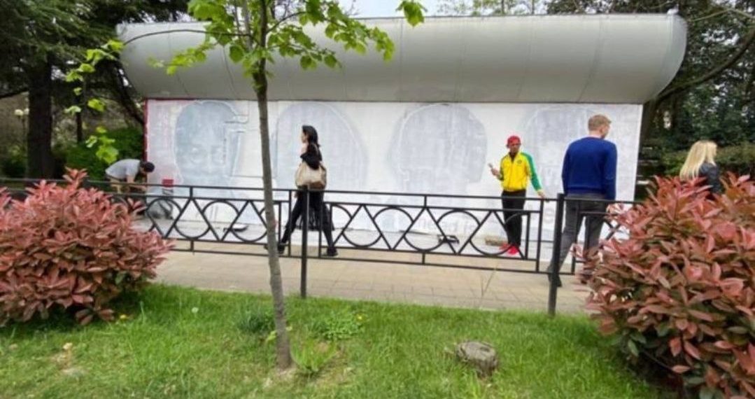 В Сочи закрасили граффити с группой Beatles