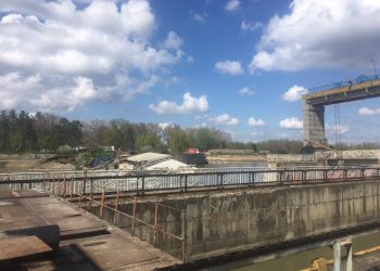 На Федоровском гидроузле повредилось пять пролетов дороги