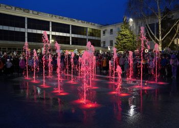 В Приморско-Ахтарске запустили светомузыкальный фонтан