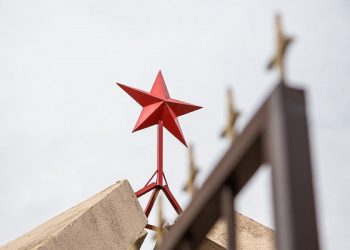 В Сочи отреставрируют памятник воинам-победителям