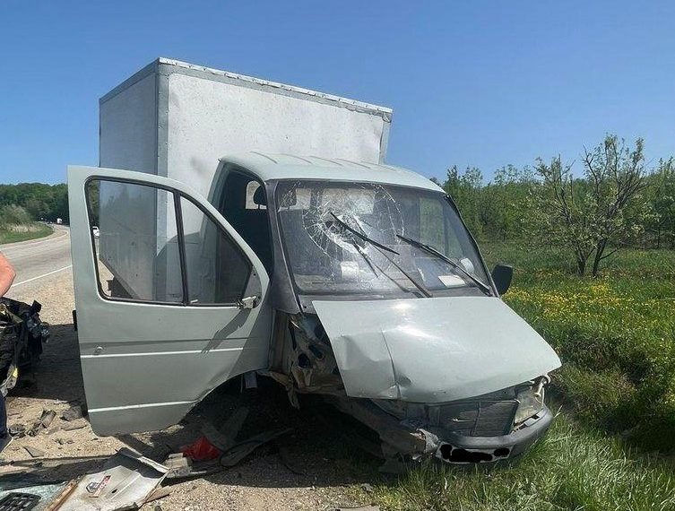 На Кубани «Газель» врезалась в ВАЗ: пострадала женщина