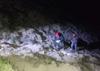 В Анапе спасли сорвавшегося со скалы мужчину