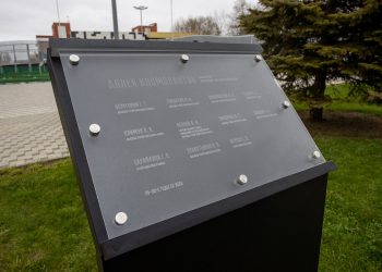 В Анапе установили памятный знак на Аллее космонавтов