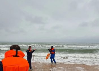 В Анапе двух человек унесло в море: погиб ребенок