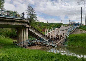 В Северском районе обрушился мост