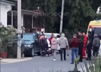 В машине в Сочи обнаружили мертвого человека