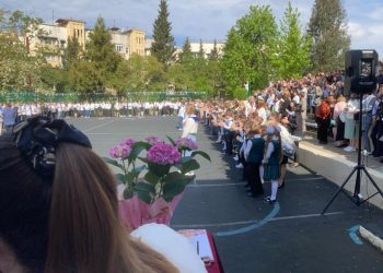 Затулин поздравил директора сочинской гимназии №44 с 35-летием учреждения