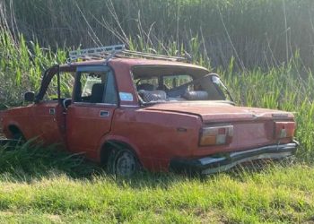 На Кубани ВАЗ съехал в кювет: пострадали два человека