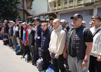 Более 60 сочинцев отправились на службу в армию