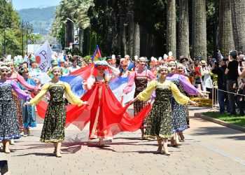 В День города в Сочи прошел Парад Дружбы