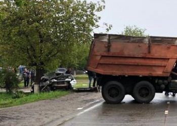 На Кубани «Лада» врезалась в КамАЗ: погиб водитель