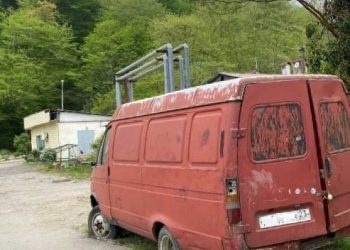 С сочинских улиц убрали пять брошенных автомобилей