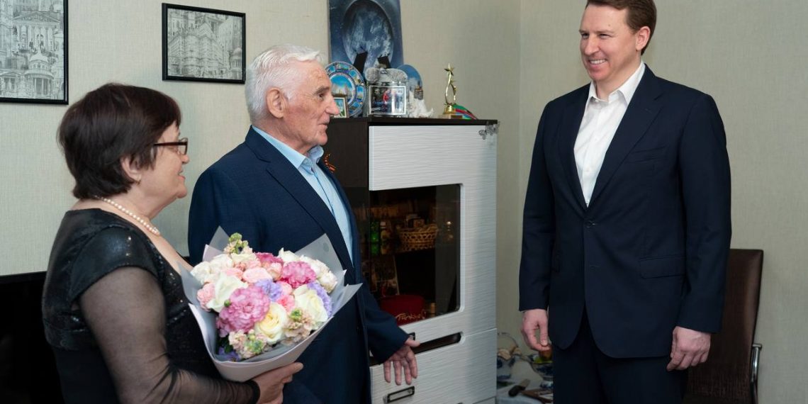 Копайгородский поздравил сочинцев с праздником Весны и Труда