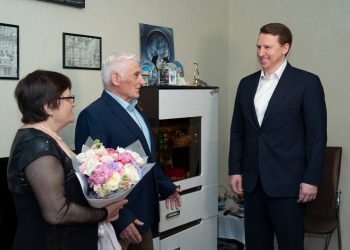 Копайгородский поздравил сочинцев с праздником Весны и Труда