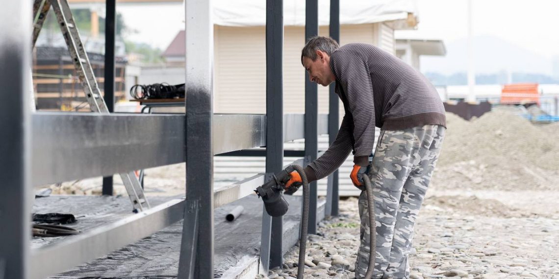 В Сочи продолжается подготовка пляжей к сезону