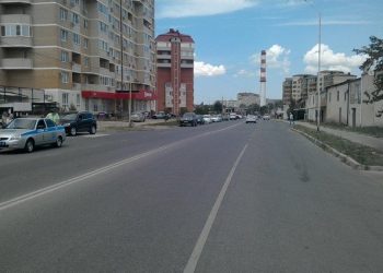 В Анапе мотоциклист сбил женщину с двухлетним ребенком