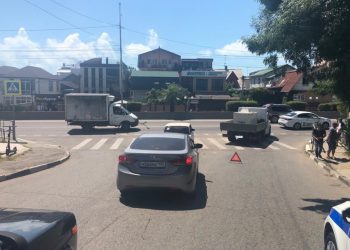 В Сочи водитель сбил подростка на самокате