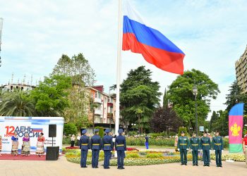 Копайгородский поздравил сочинцев с Днем России