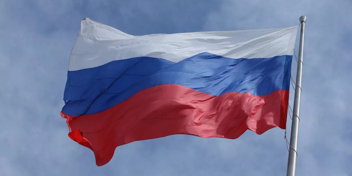 В День России в Краснодаре подняли государственный флаг