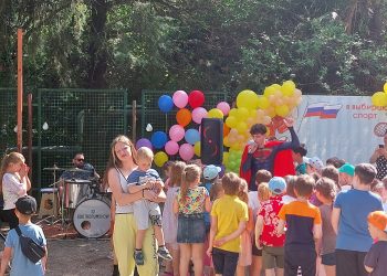 Сочинским детям вручили подарки от Константина Затулина