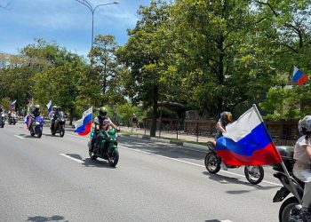 В День России в Сочи состоялся праздничный мотопробег