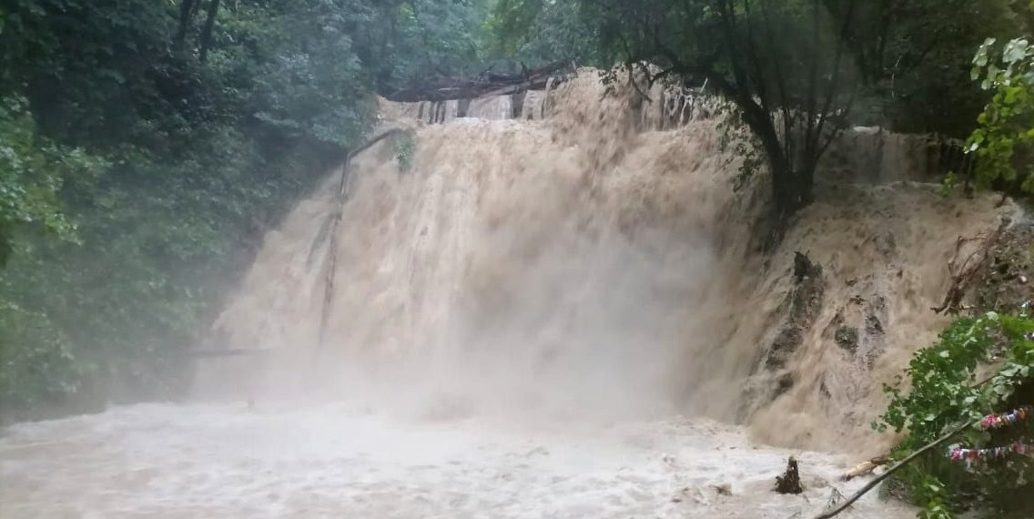 В Сочи закрыли «33 водопада» и экотропу «Ажек»