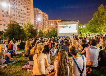 В Краснодаре возобновляется проект «Кино нашего двора»