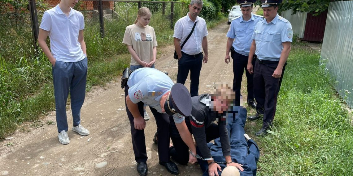 Житель Адыгеи до смерти избил человека, вступившись за мать
