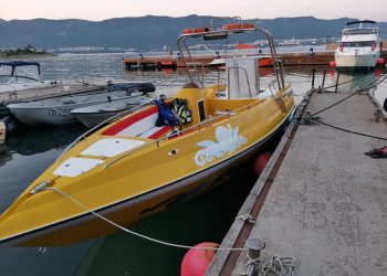 В Геленджике турист с парашютом упал в море