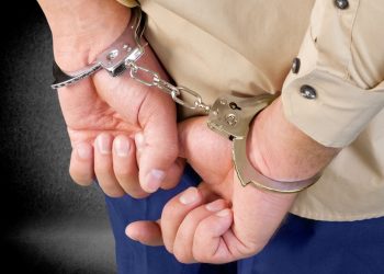 В Краснодаре сотрудница офиса микрозаймов отдала грабителю билеты «Банка приколов»