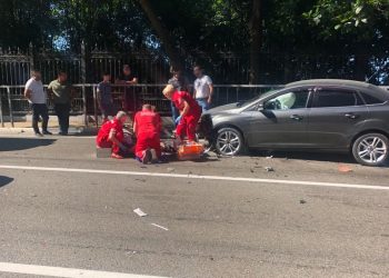 В Сочи мотоциклист врезался в Ford и погиб