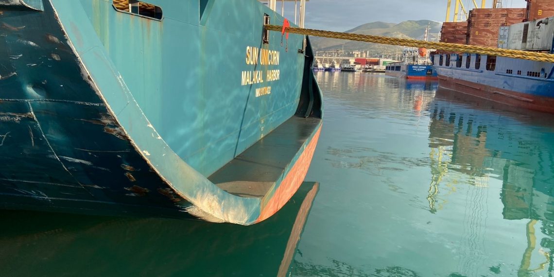 В Новороссийске столкнулись два теплохода