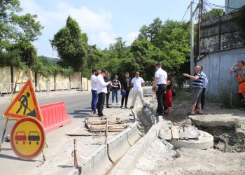 В Сочи решат проблему изливов из коллектора на улице Тимирязева