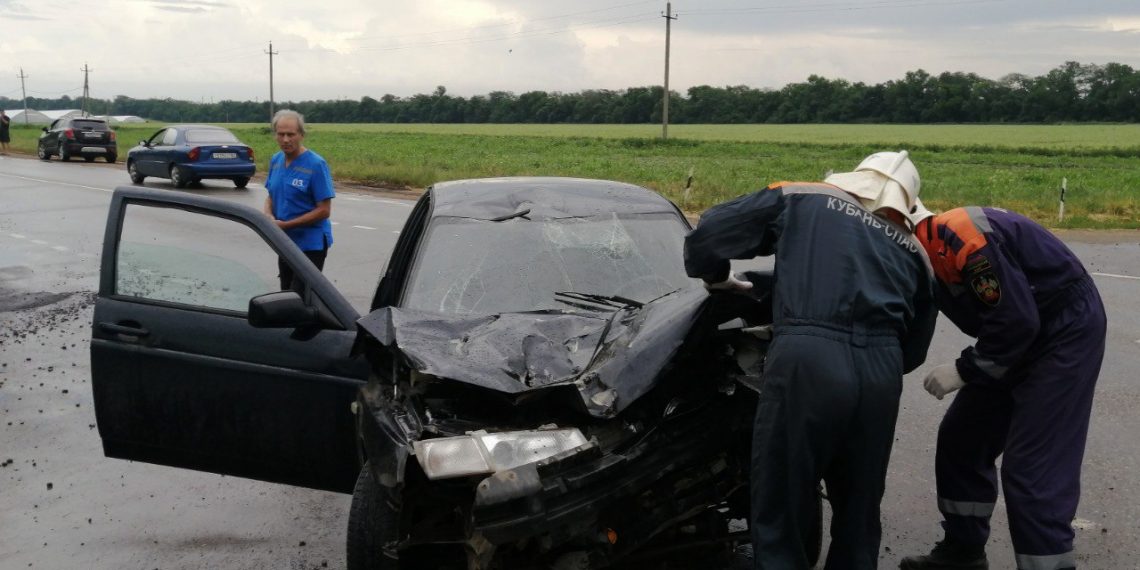 В ДТП на Кубани пострадали четверо детей и двое взрослых