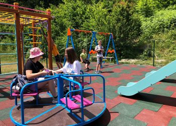 В Адлерском районе Сочи построили три детские площадки