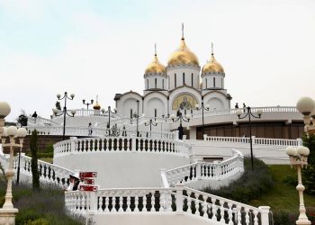 Патриарх Кирилл провел службу в храме в Геленджике