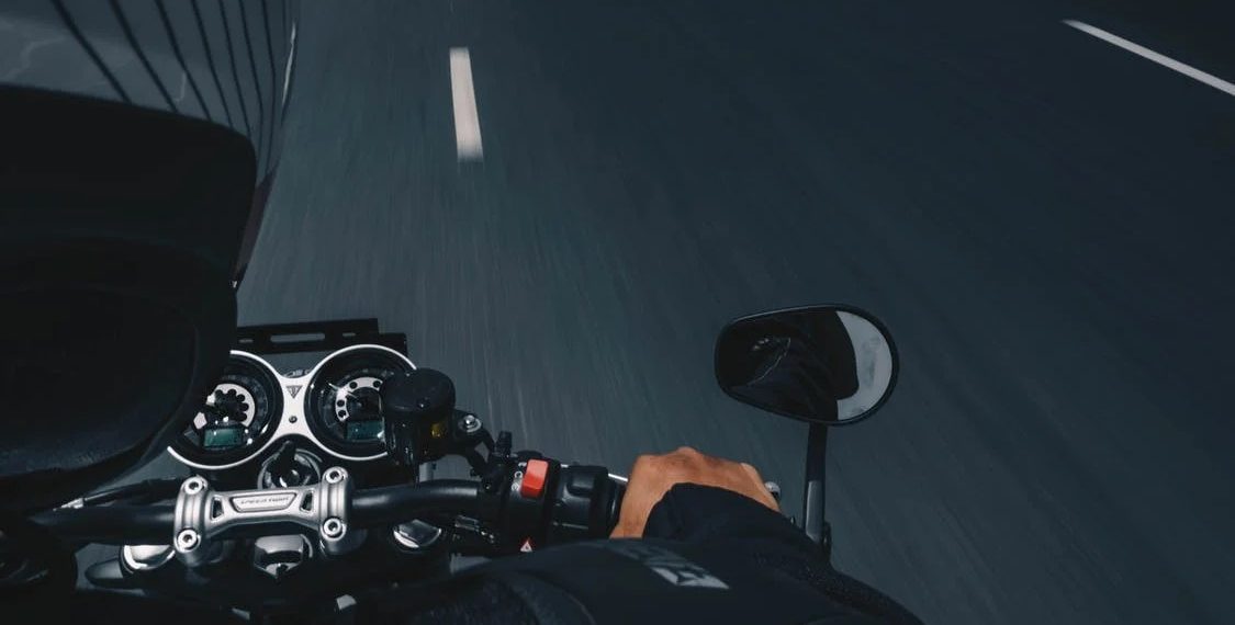 В ДТП с мотоциклом в Сочи пострадали два человека