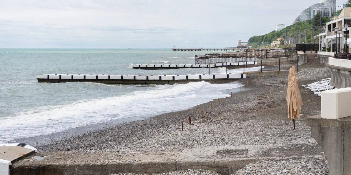 Сочинские пляжи остаются закрытыми