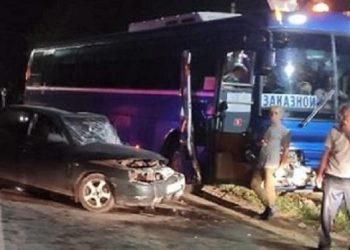 На Кубани автобус врезался в ВАЗ: пострадали пять человек