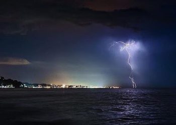 В Сочи запретили купаться в море