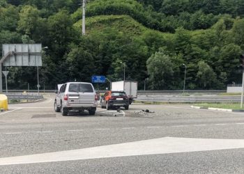 В Сочи столкнулись Toyota и Kia: пострадали два человека