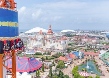 В Сочи Парке запустили экстремальный аттракцион Жар-птица