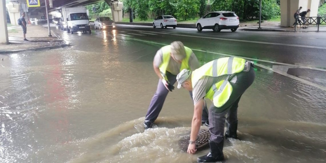В Сочи ликвидируют последствия непогоды