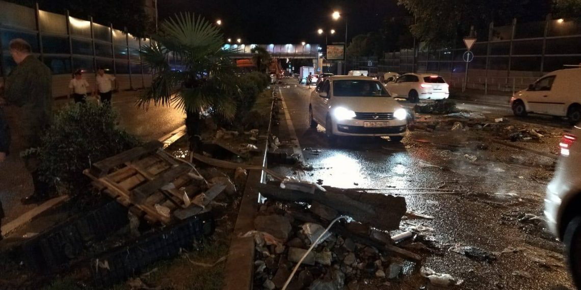 Из-за непогоды в Сочи погибла женщина