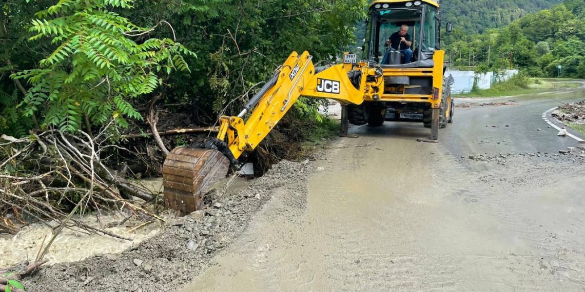 Для пострадавших от стихии сочинцев открыли горячие линии