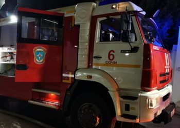 В Сочи горело здание: эвакуировали 32 человека