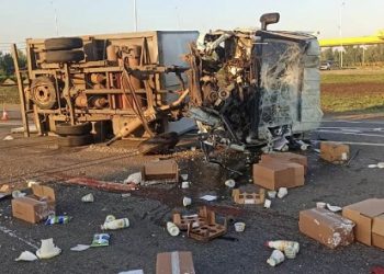 На Кубани водитель грузовика уснул за рулем и устроил ДТП