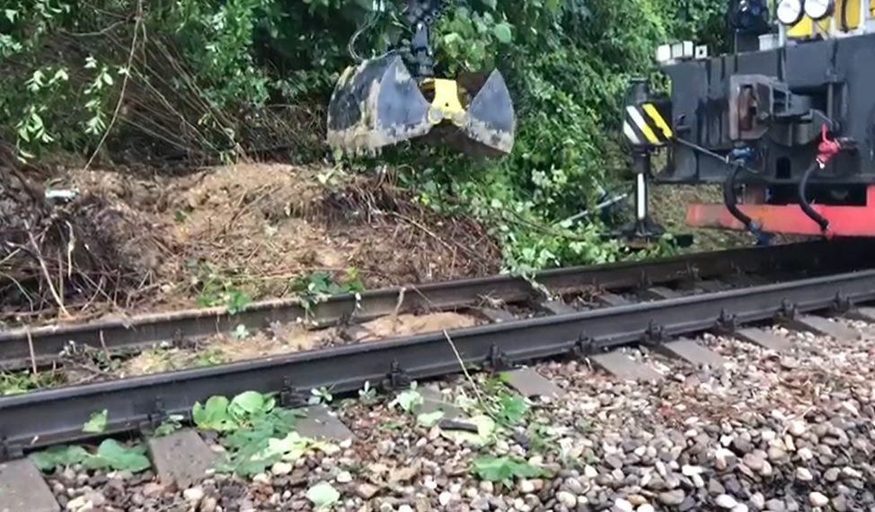 Из-за селя в Сочи задержались 13 поездов