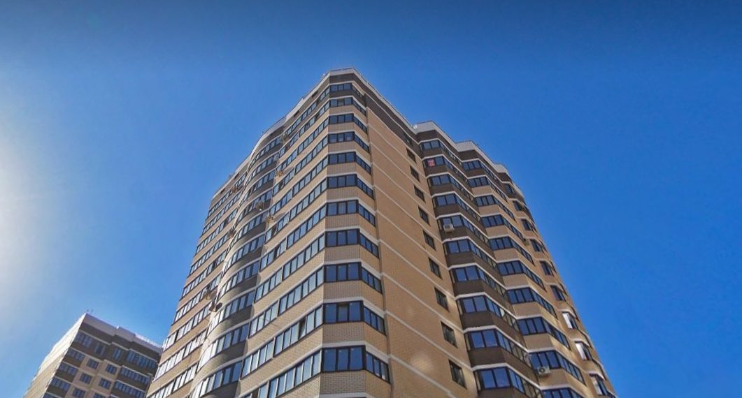 В Краснодаре мужчина упал с девятого этажа и погиб