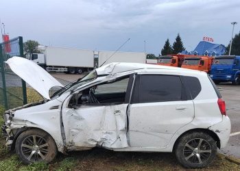 В ДТП с грузовиком на Кубани пострадали два человека